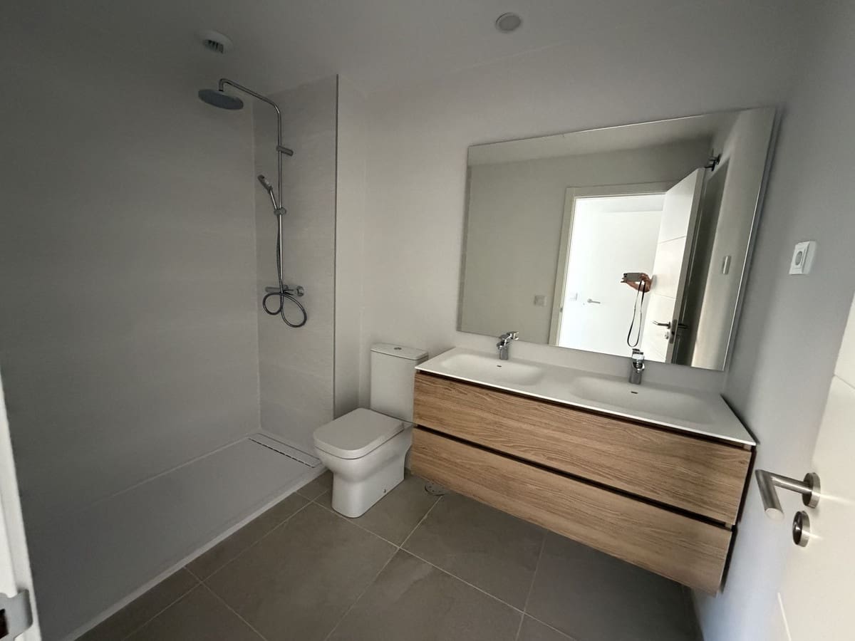 Apartamento de 3 habitaciones en Estepona en venta con piscina garaje - 670.000 € (Ref: 9976171)
