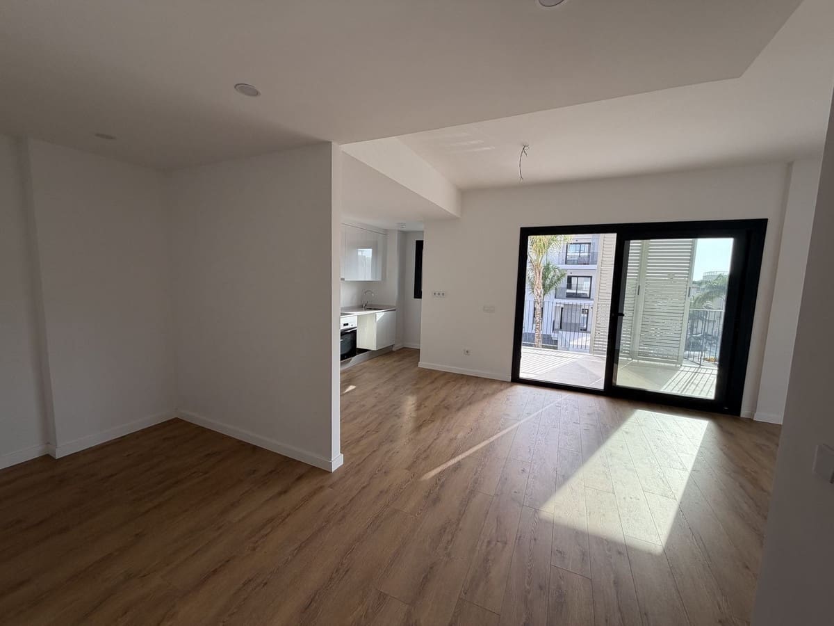 Apartamento de 3 habitaciones en Estepona en venta con piscina garaje - 670.000 € (Ref: 9976171)