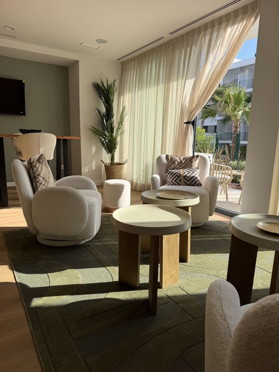 Apartamento de 3 habitaciones en Estepona en venta con piscina garaje - 670.000 € (Ref: 9976171)