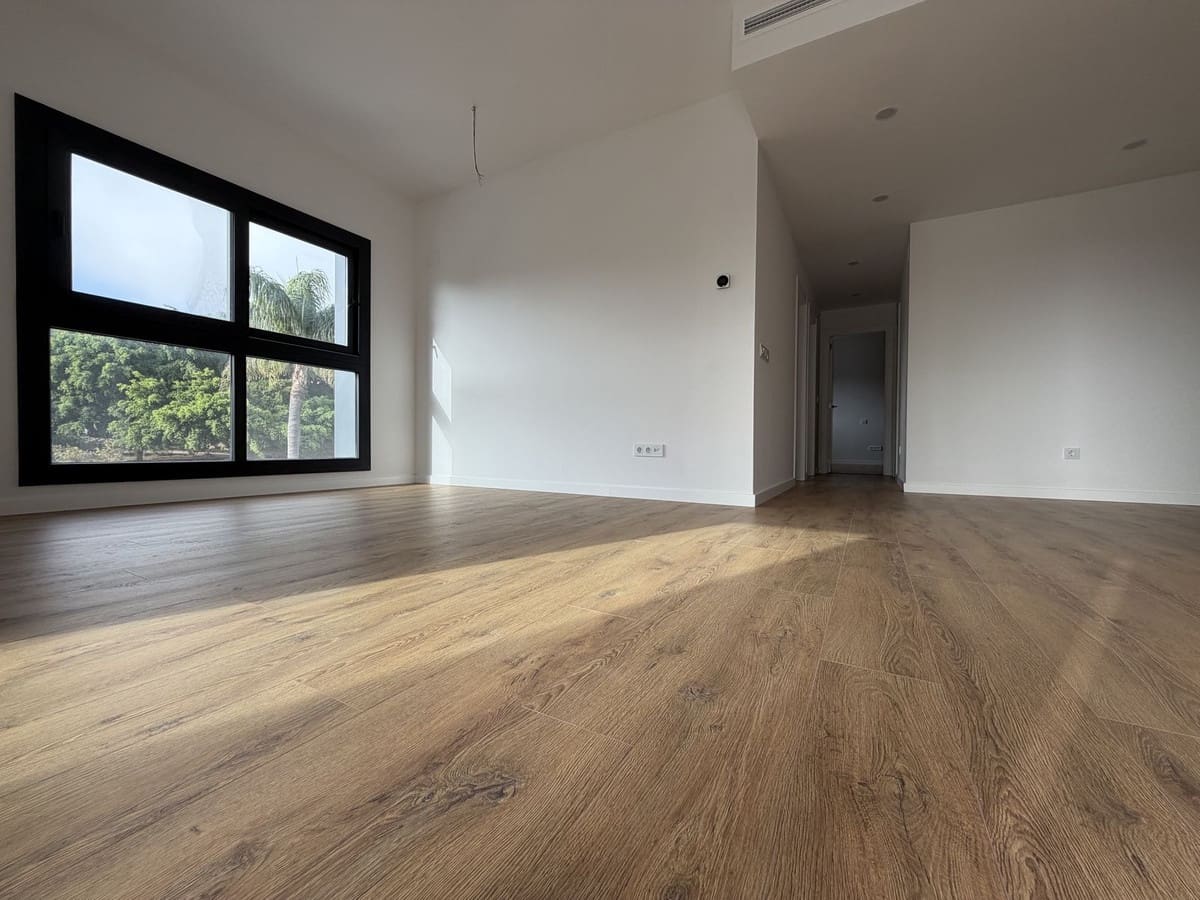 Apartamento de 3 habitaciones en Estepona en venta con piscina garaje - 670.000 € (Ref: 9976171)