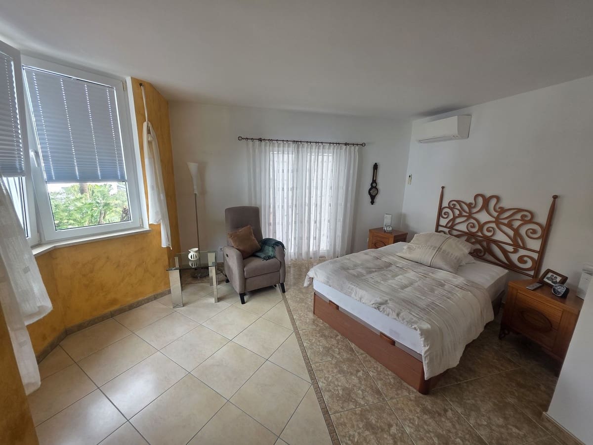 Chalet de 2 habitaciones en Calahonda en venta con piscina - 699.000 € (Ref: 9976174)