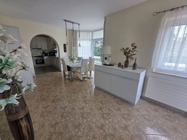 Chalet de 2 habitaciones en Calahonda, Mijas en venta con piscina - 699.000 € (Ref: 9976174)