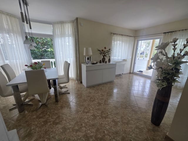 Chalet de 2 habitaciones en Calahonda, Mijas en venta con piscina - 699.000 € (Ref: 9976174)