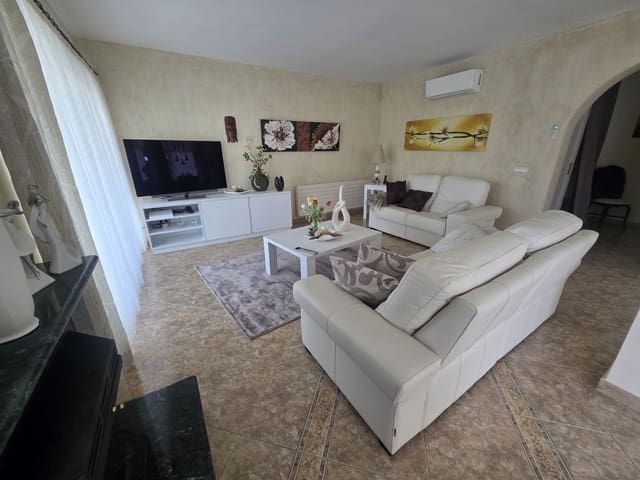 Chalet de 2 habitaciones en Calahonda, Mijas en venta con piscina - 699.000 € (Ref: 9976174)