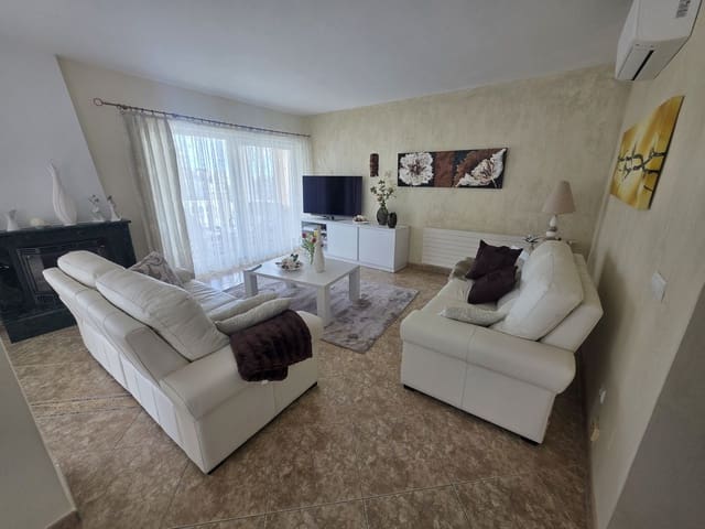 Chalet de 2 habitaciones en Calahonda, Mijas en venta con piscina - 699.000 € (Ref: 9976174)