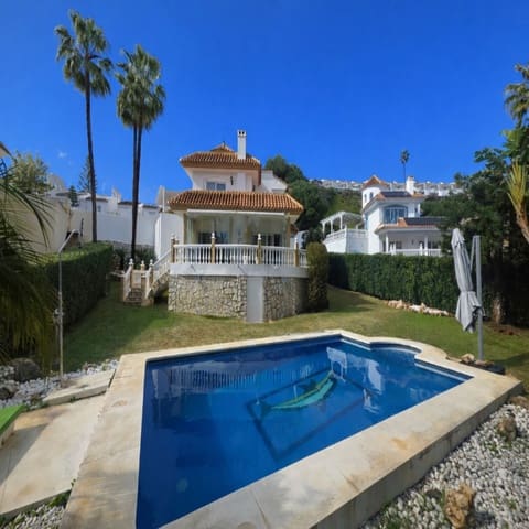 Chalet de 2 habitaciones en Calahonda, Mijas en venta con piscina - 699.000 € (Ref: 9976174)
