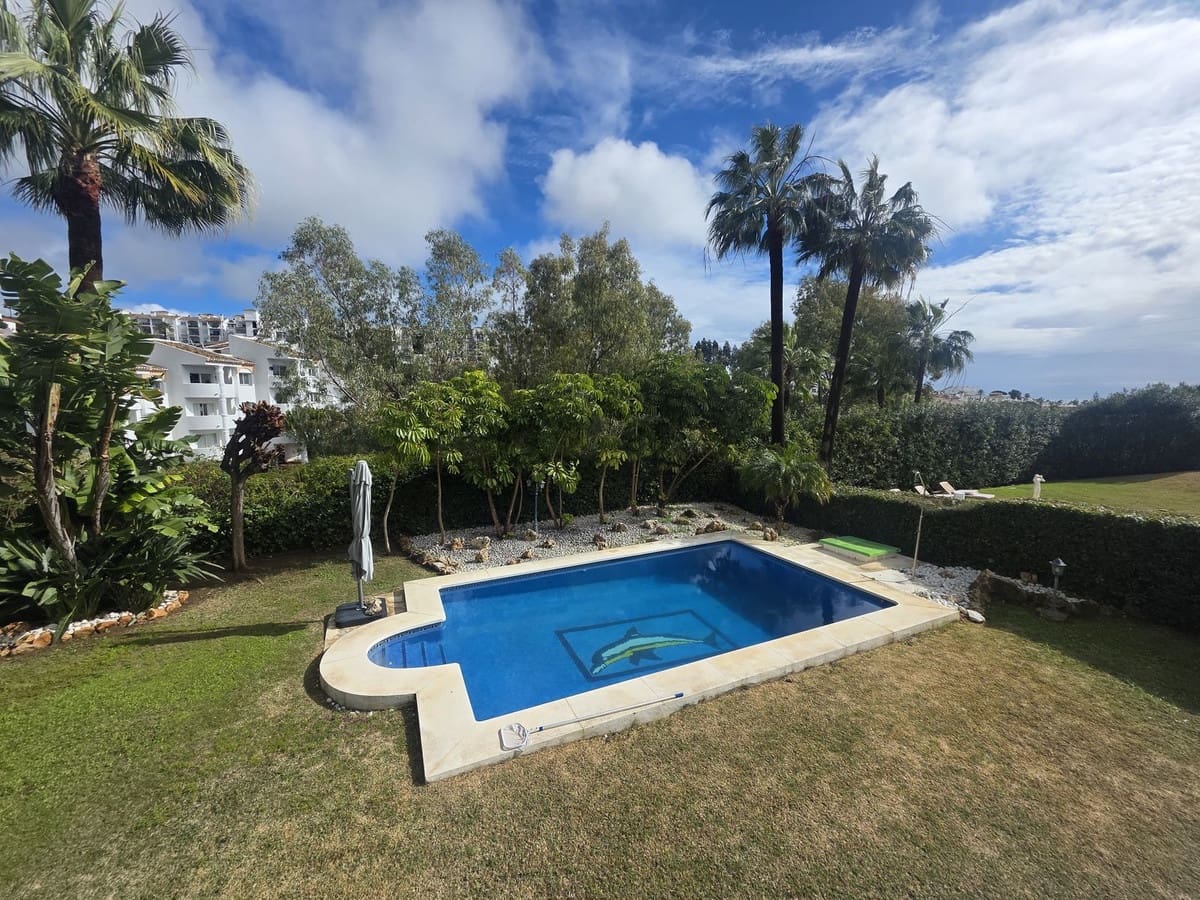 Chalet de 2 habitaciones en Calahonda en venta con piscina - 699.000 € (Ref: 9976174)
