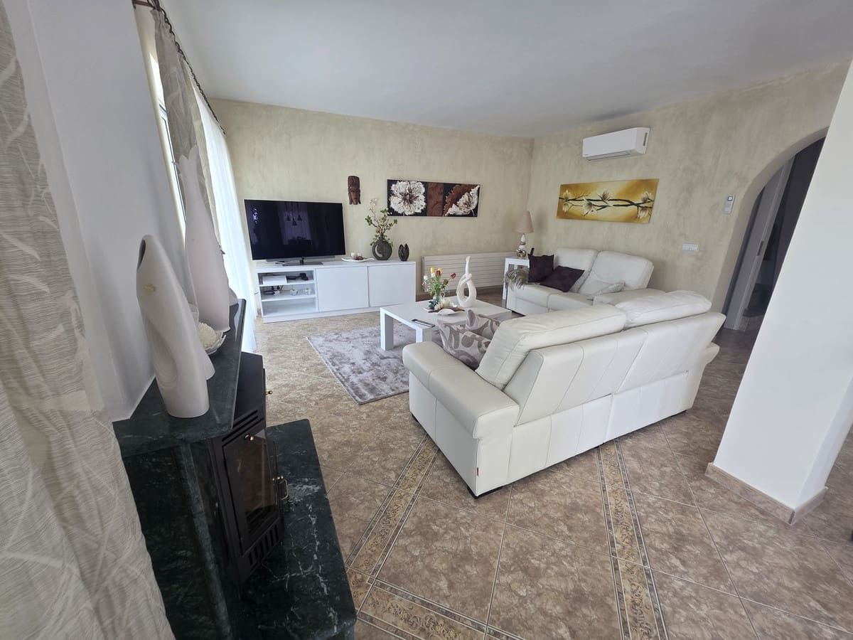 Chalet de 2 habitaciones en Calahonda en venta con piscina - 699.000 € (Ref: 9976174)