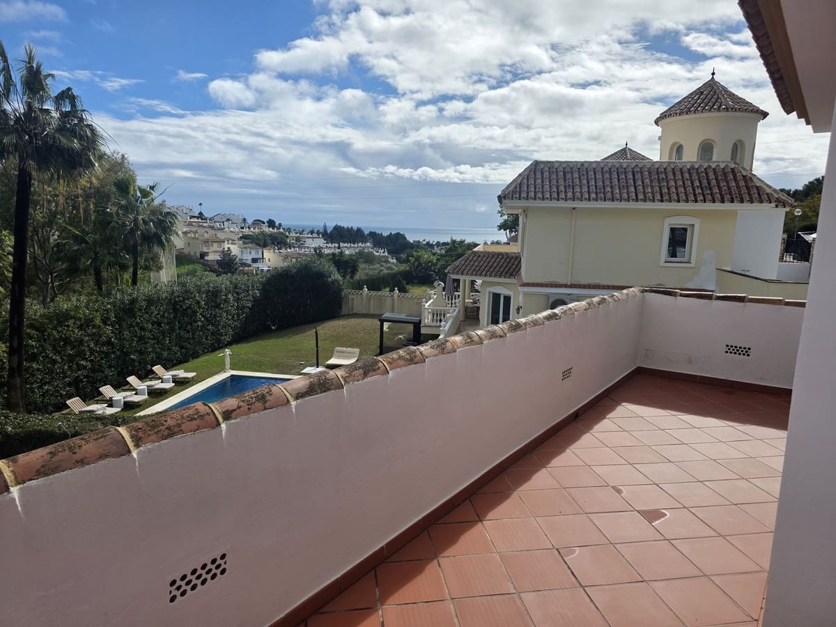 Chalet de 2 habitaciones en Calahonda en venta con piscina - 699.000 € (Ref: 9976174)