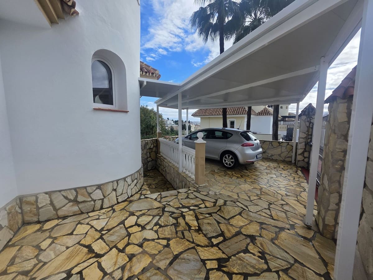 Chalet de 2 habitaciones en Calahonda en venta con piscina - 699.000 € (Ref: 9976174)