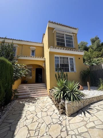 3 soveværelse Semi-Rækkehus til salg i Calahonda, Mijas med swimmingpool - € 649.000 (Ref: 9976176)