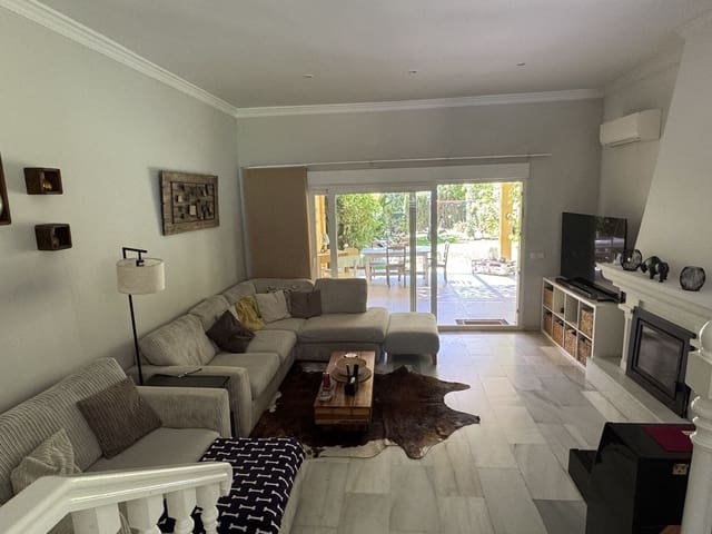 3 soveværelse Semi-Rækkehus til salg i Calahonda, Mijas med swimmingpool - € 649.000 (Ref: 9976176)