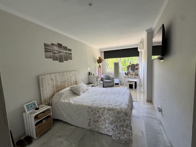 3 soveværelse Semi-Rækkehus til salg i Calahonda, Mijas med swimmingpool - € 649.000 (Ref: 9976176)