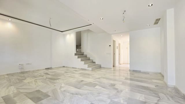 4 soverom Hus til salgs i Calahonda, Mijas med svømmebasseng - € 669 000 (Ref: 9976177)