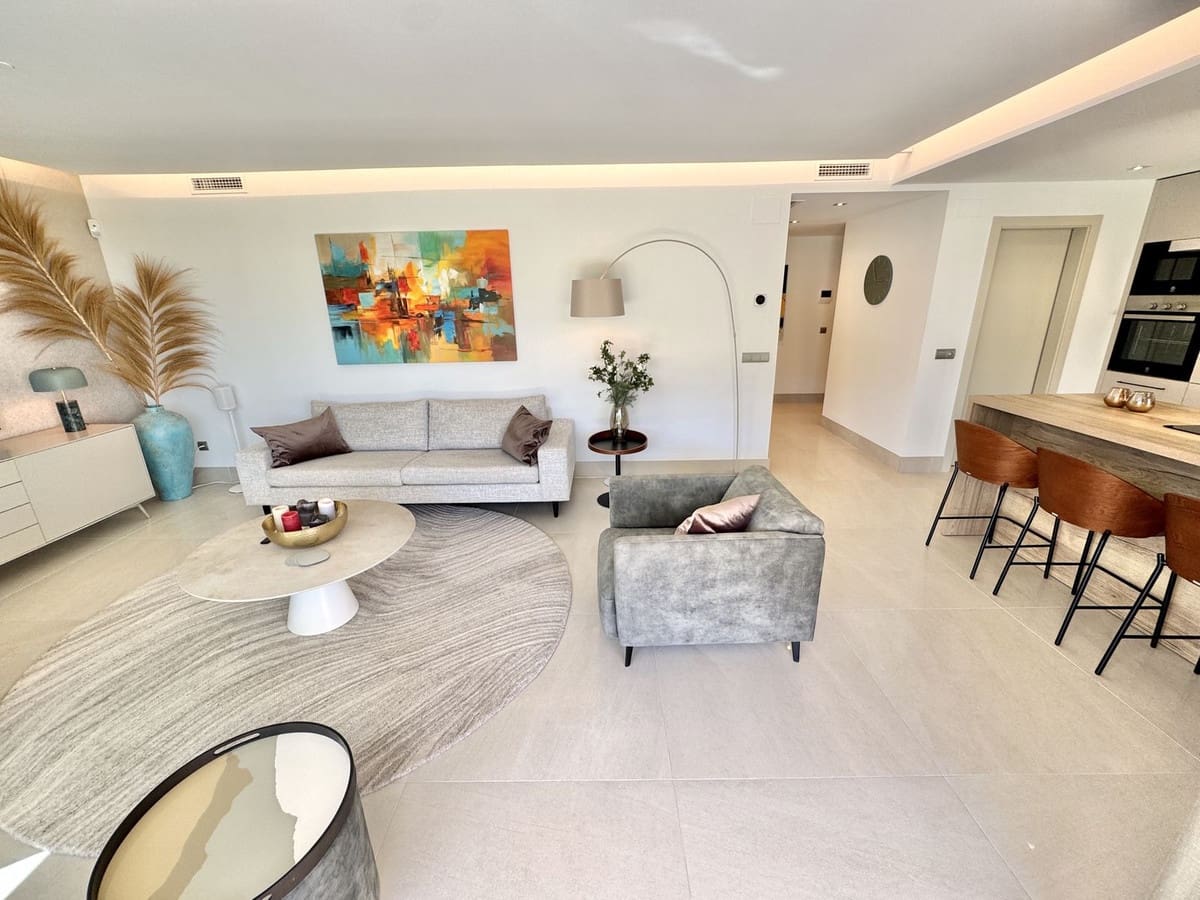 3 soveværelse Lejlighed til salg i La Cala Golf med swimmingpool - € 739.000 (Ref: 9976178)