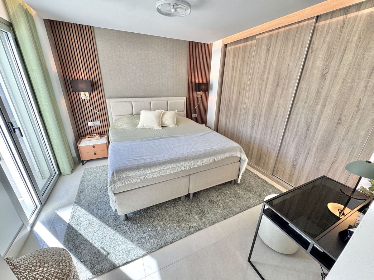 3 soveværelse Lejlighed til salg i La Cala Golf med swimmingpool - € 739.000 (Ref: 9976178)