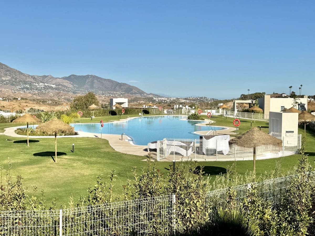 3 soveværelse Lejlighed til salg i La Cala Golf med swimmingpool - € 739.000 (Ref: 9976178)