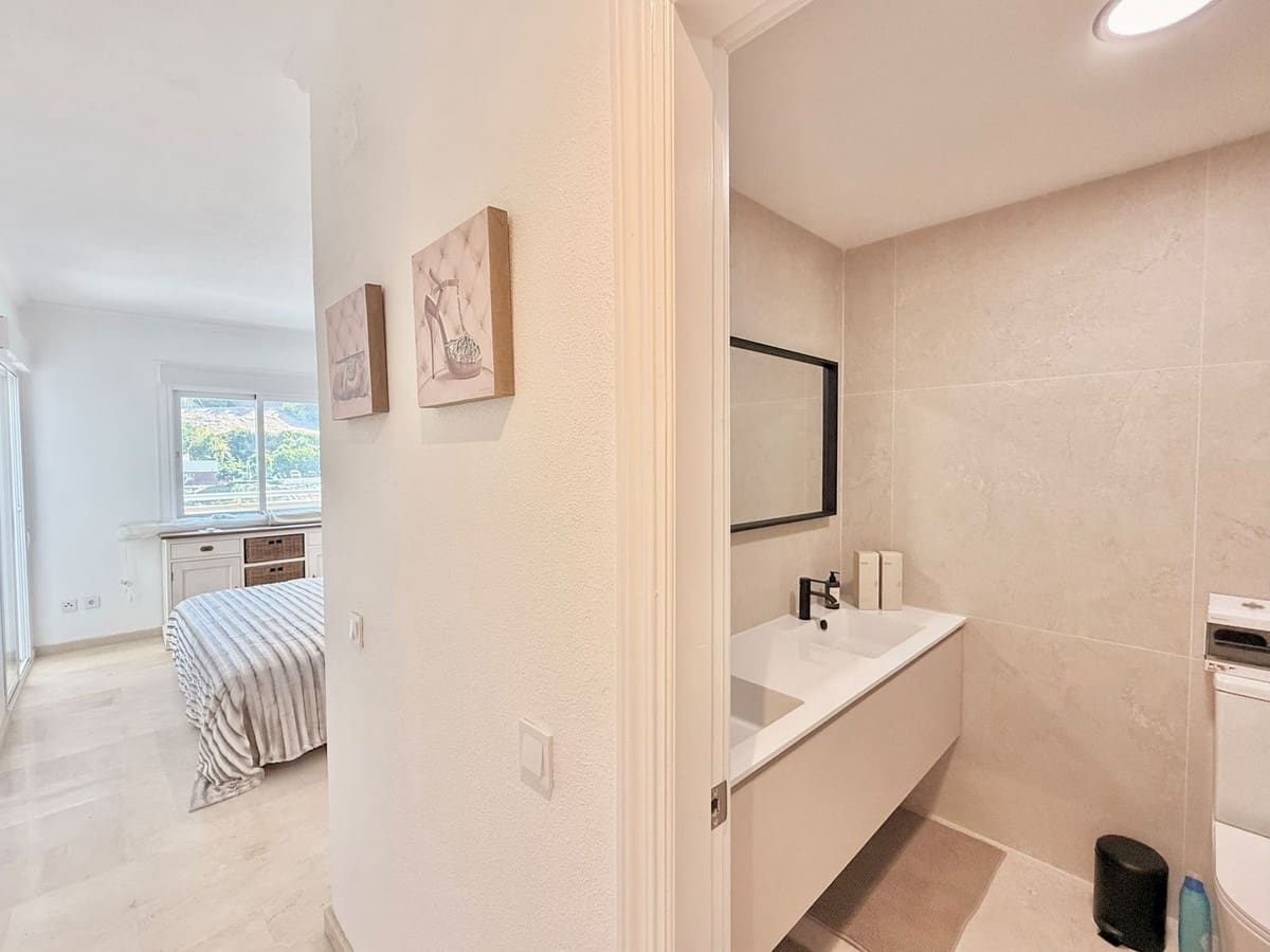 2 soveværelse Lejlighed til salg i Fuengirola med swimmingpool - € 650.000 (Ref: 9976179)