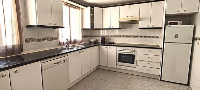 3 sypialnia Apartament na sprzedaż w Centro, Estepona z garażem - 699 000 € (Ref: 9976180)