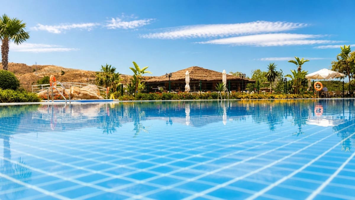 5 bedroom Villa for sale in New Golden Mile with pool garage - € 659,000 (Ref: 9976182)