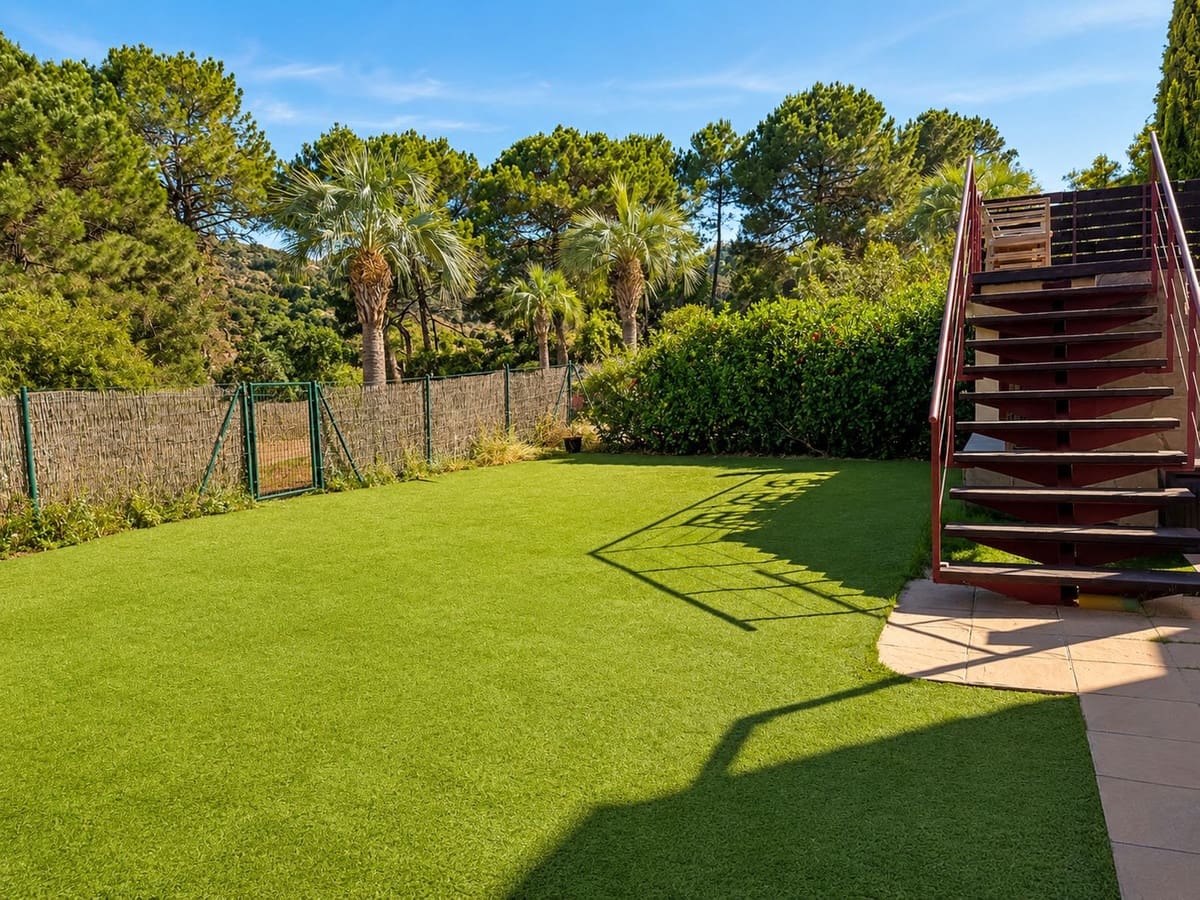5 bedroom Villa for sale in New Golden Mile with pool garage - € 659,000 (Ref: 9976182)