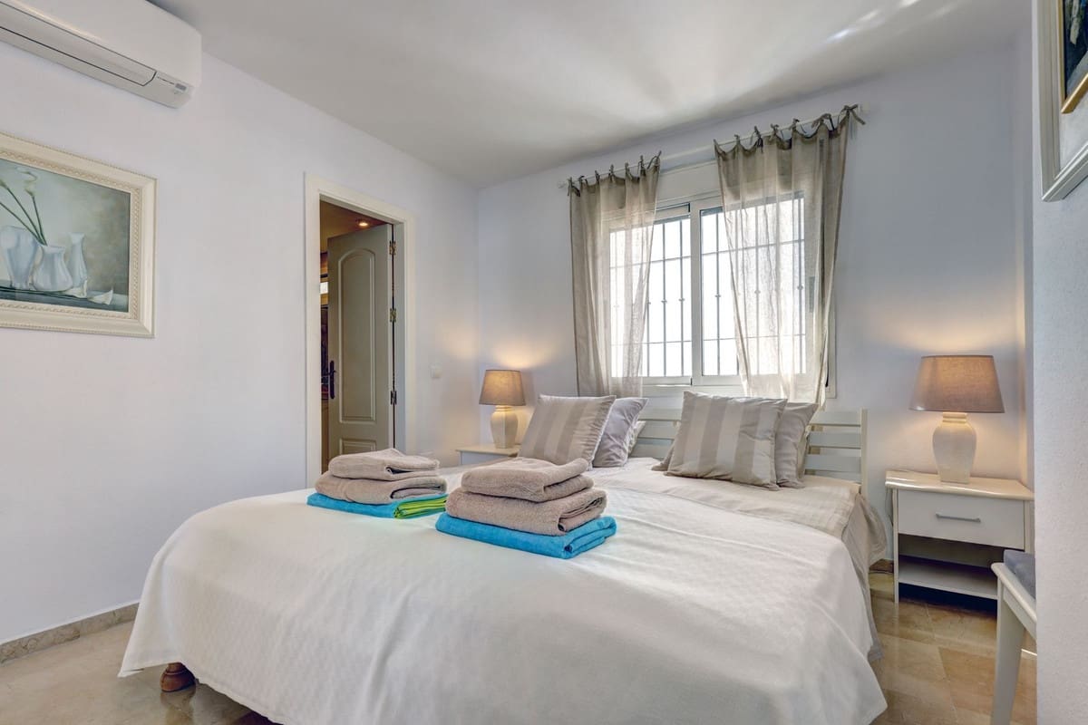 3 Zimmer Apartment zu verkaufen in Torrequebrada mit Pool Garage - 659.000 € (Ref: 9976186)