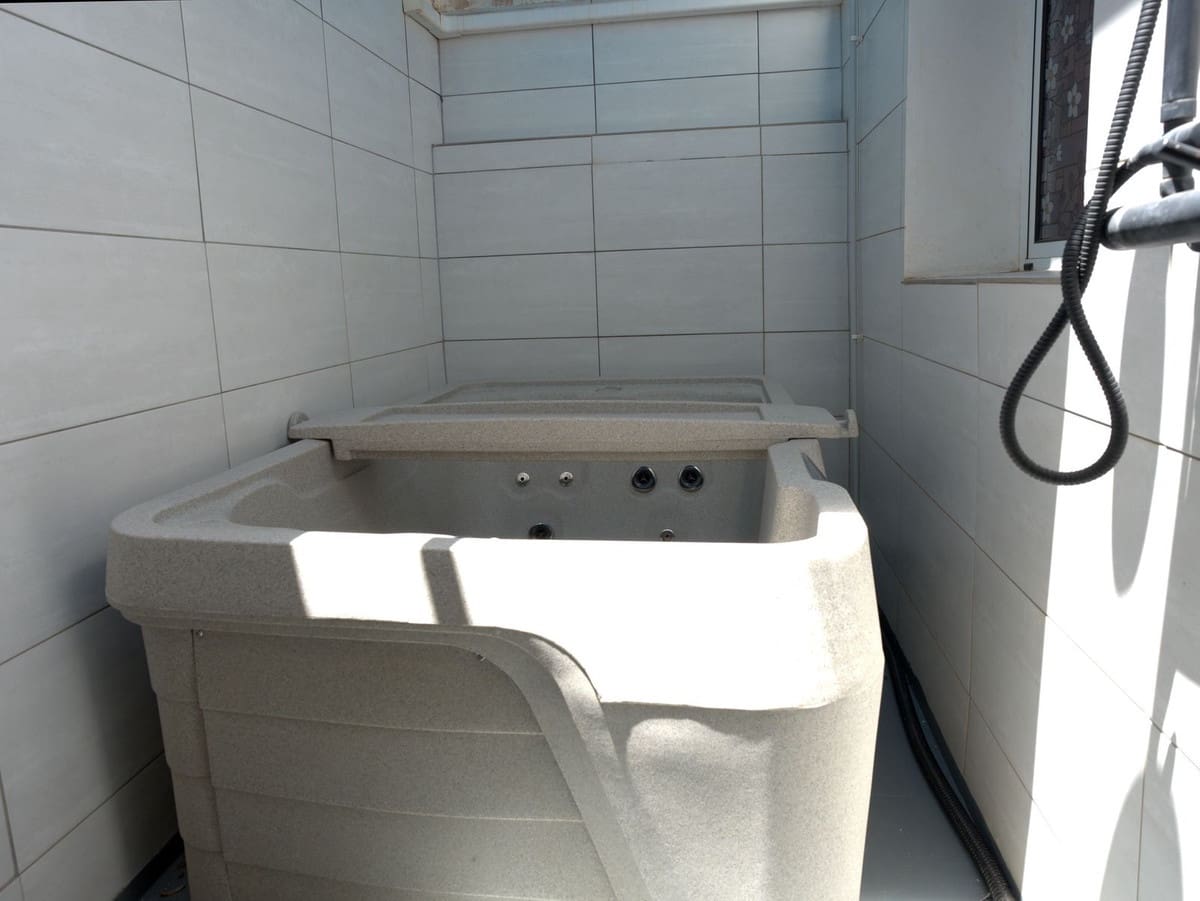 5 bedroom Semi-detached Villa for sale in Fuengirola with pool garage - € 670,000 (Ref: 9976188)