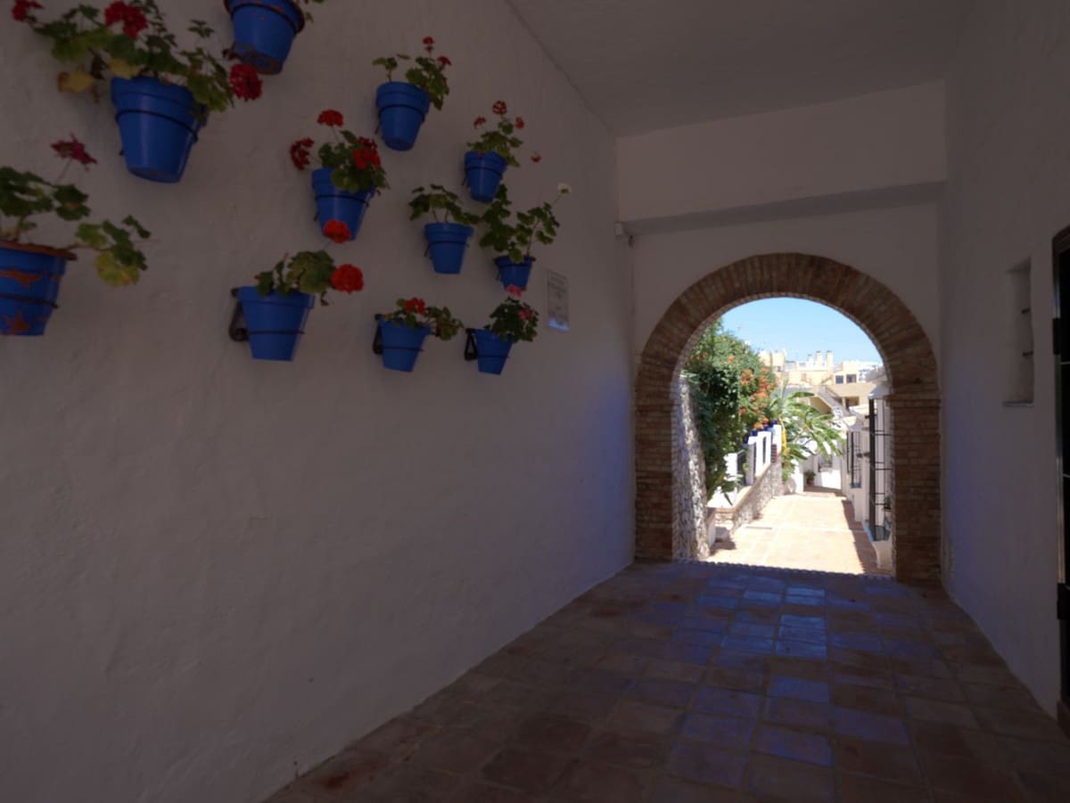5 bedroom Semi-detached Villa for sale in Fuengirola with pool garage - € 670,000 (Ref: 9976188)