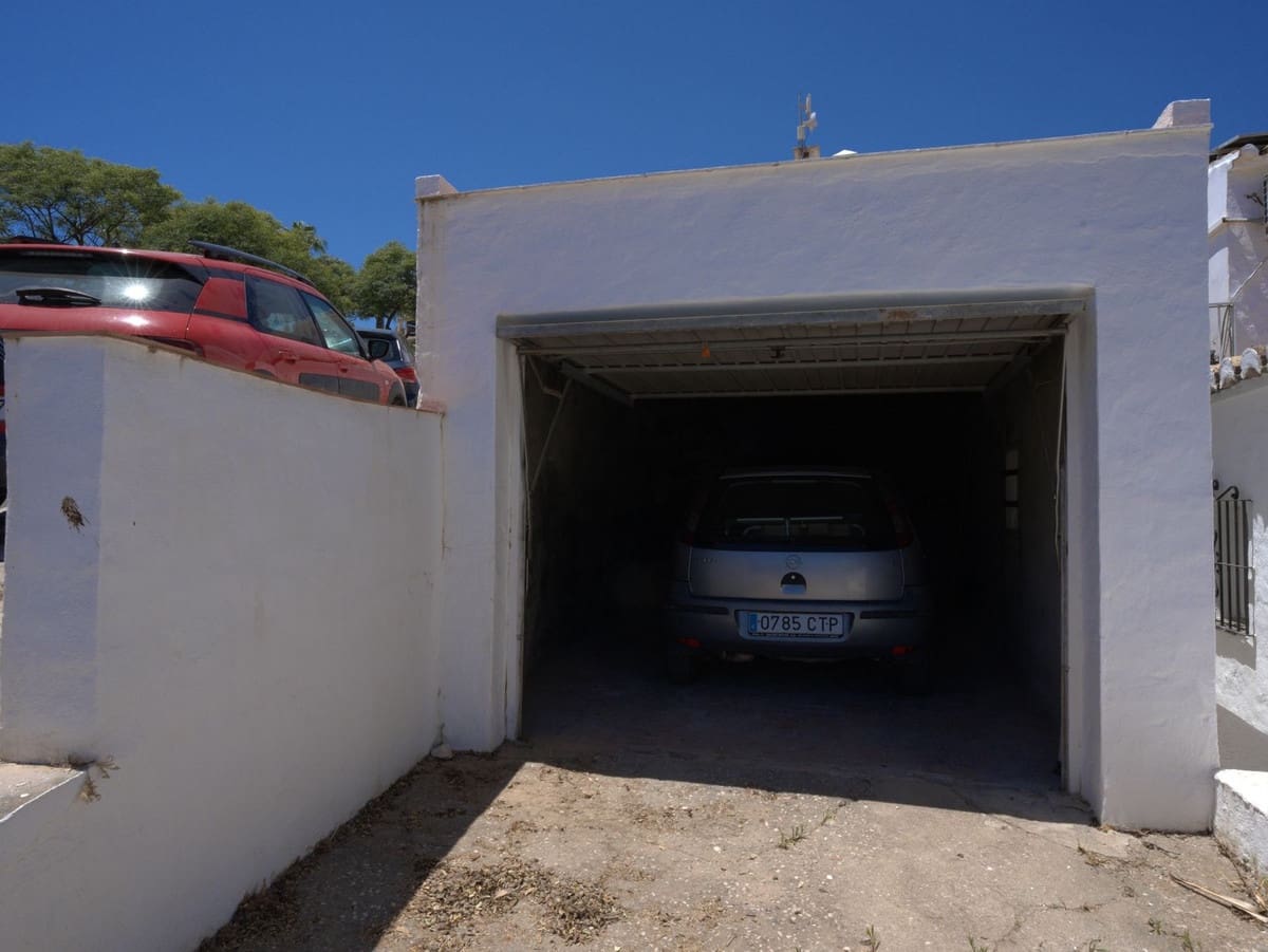 5 bedroom Semi-detached Villa for sale in Fuengirola with pool garage - € 670,000 (Ref: 9976188)