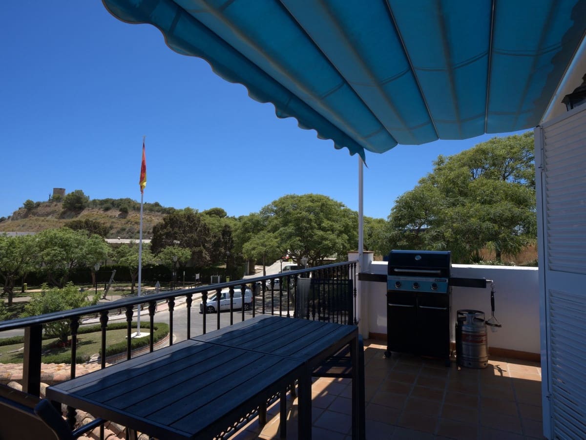 5 bedroom Semi-detached Villa for sale in Fuengirola with pool garage - € 670,000 (Ref: 9976188)