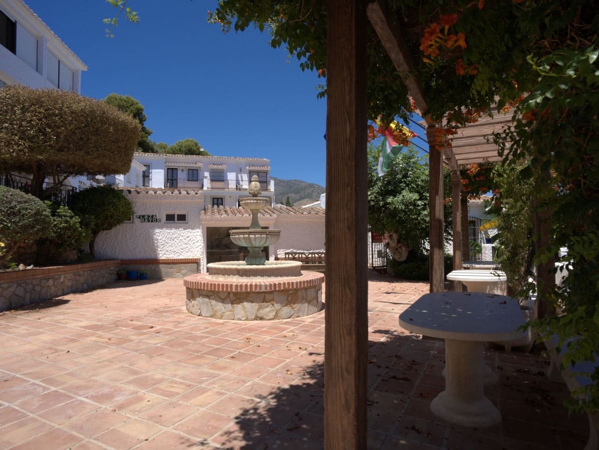 5 bedroom Semi-detached Villa for sale in Fuengirola with pool garage - € 670,000 (Ref: 9976188)