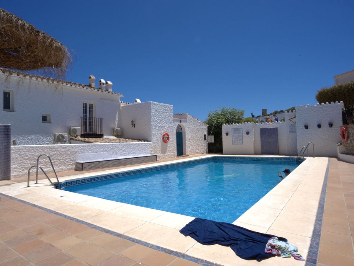 5 bedroom Semi-detached Villa for sale in Fuengirola with pool garage - € 670,000 (Ref: 9976188)