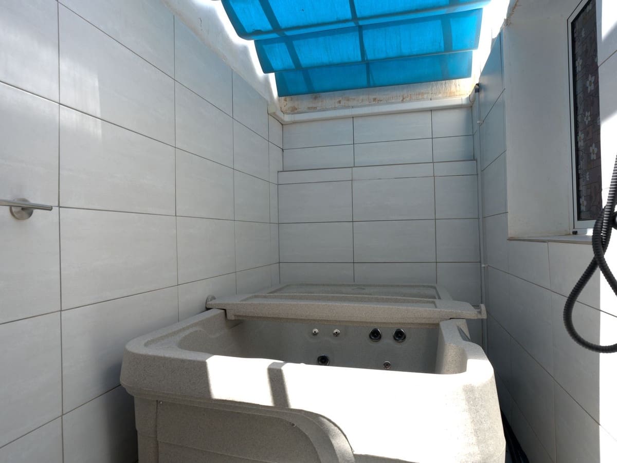 5 bedroom Semi-detached Villa for sale in Fuengirola with pool garage - € 670,000 (Ref: 9976188)