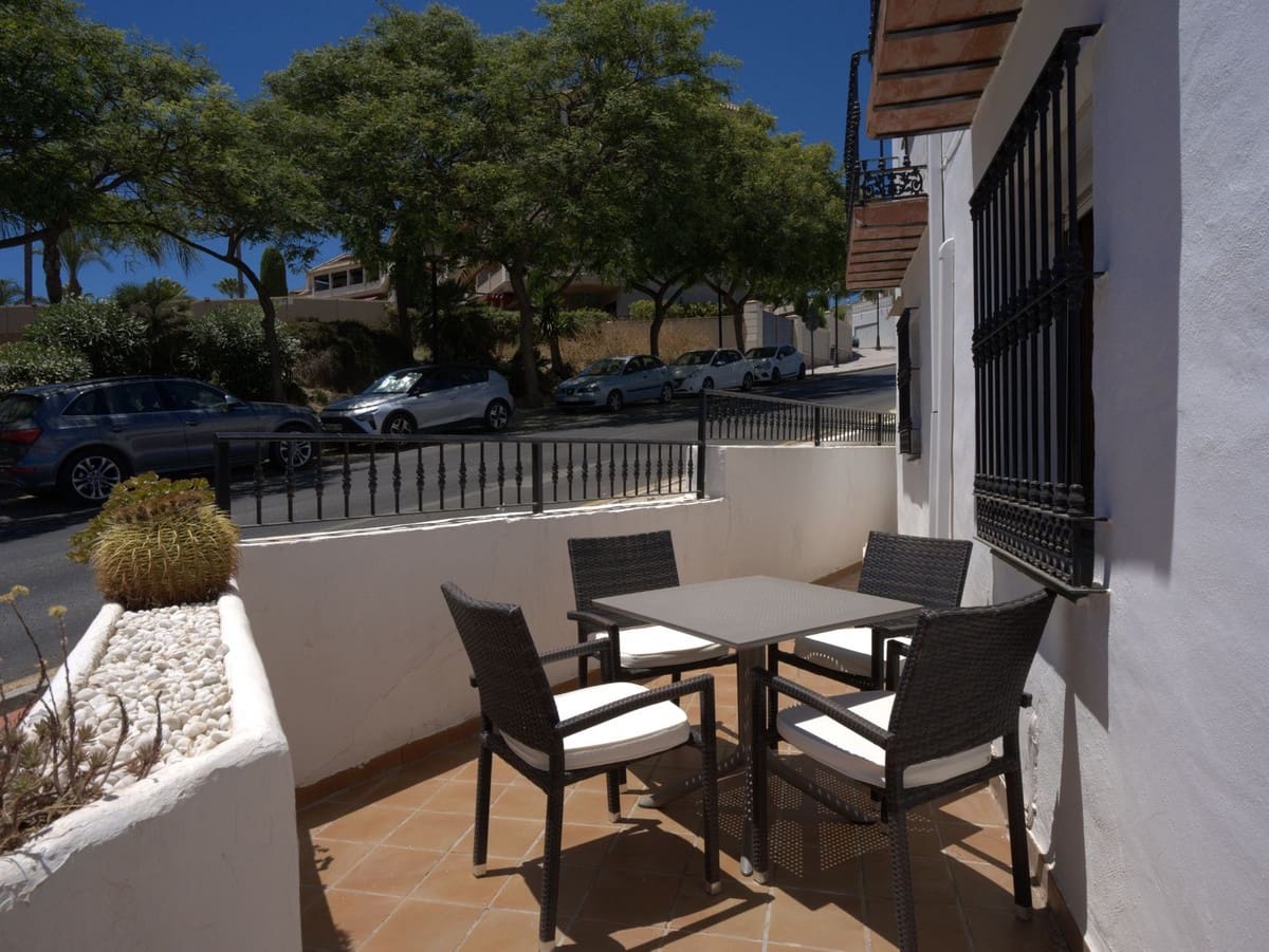 5 bedroom Semi-detached Villa for sale in Fuengirola with pool garage - € 670,000 (Ref: 9976188)