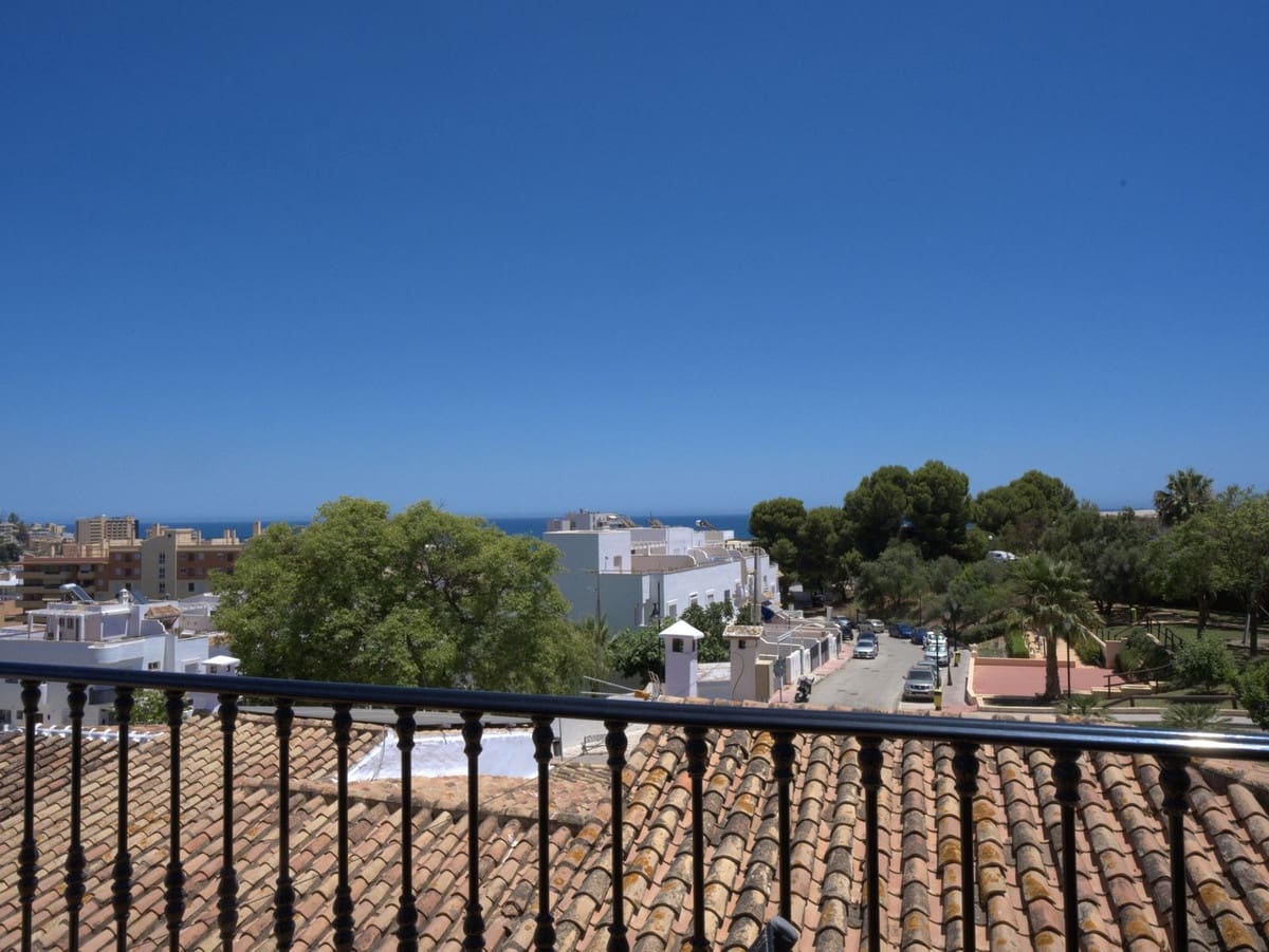 5 bedroom Semi-detached Villa for sale in Fuengirola with pool garage - € 670,000 (Ref: 9976188)