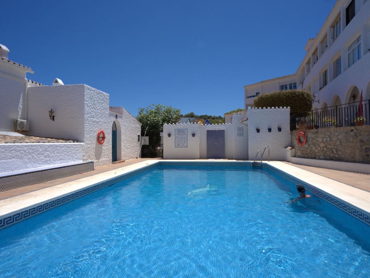 5 bedroom Semi-detached Villa for sale in Fuengirola with pool garage - € 670,000 (Ref: 9976188)