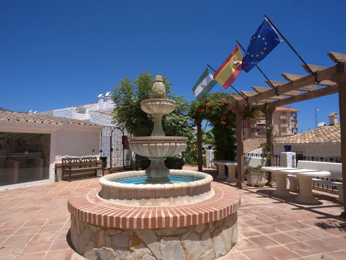 5 bedroom Semi-detached Villa for sale in Fuengirola with pool garage - € 670,000 (Ref: 9976188)