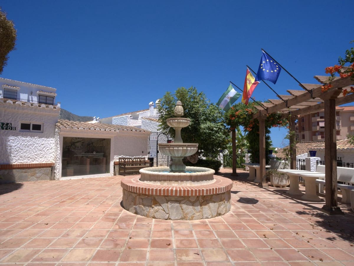 5 bedroom Semi-detached Villa for sale in Fuengirola with pool garage - € 670,000 (Ref: 9976188)