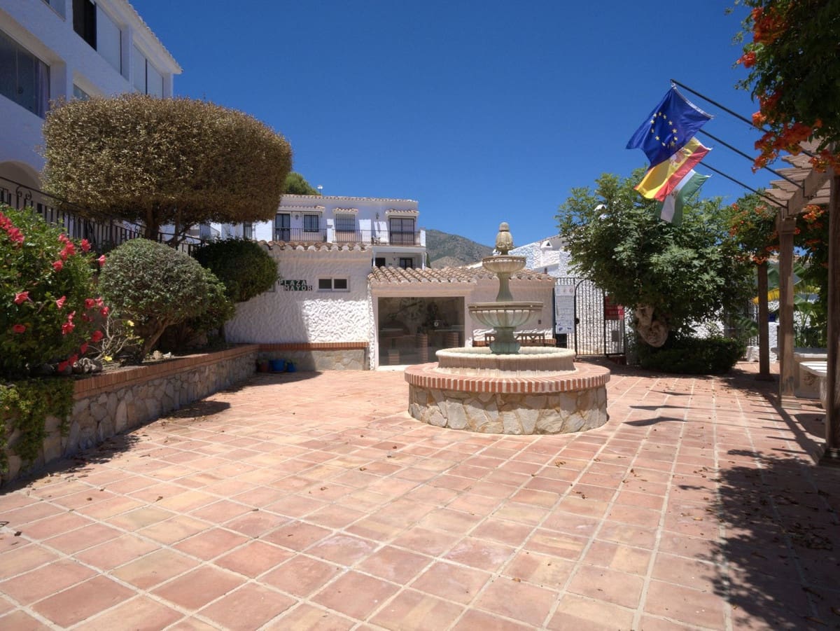 5 bedroom Semi-detached Villa for sale in Fuengirola with pool garage - € 670,000 (Ref: 9976188)