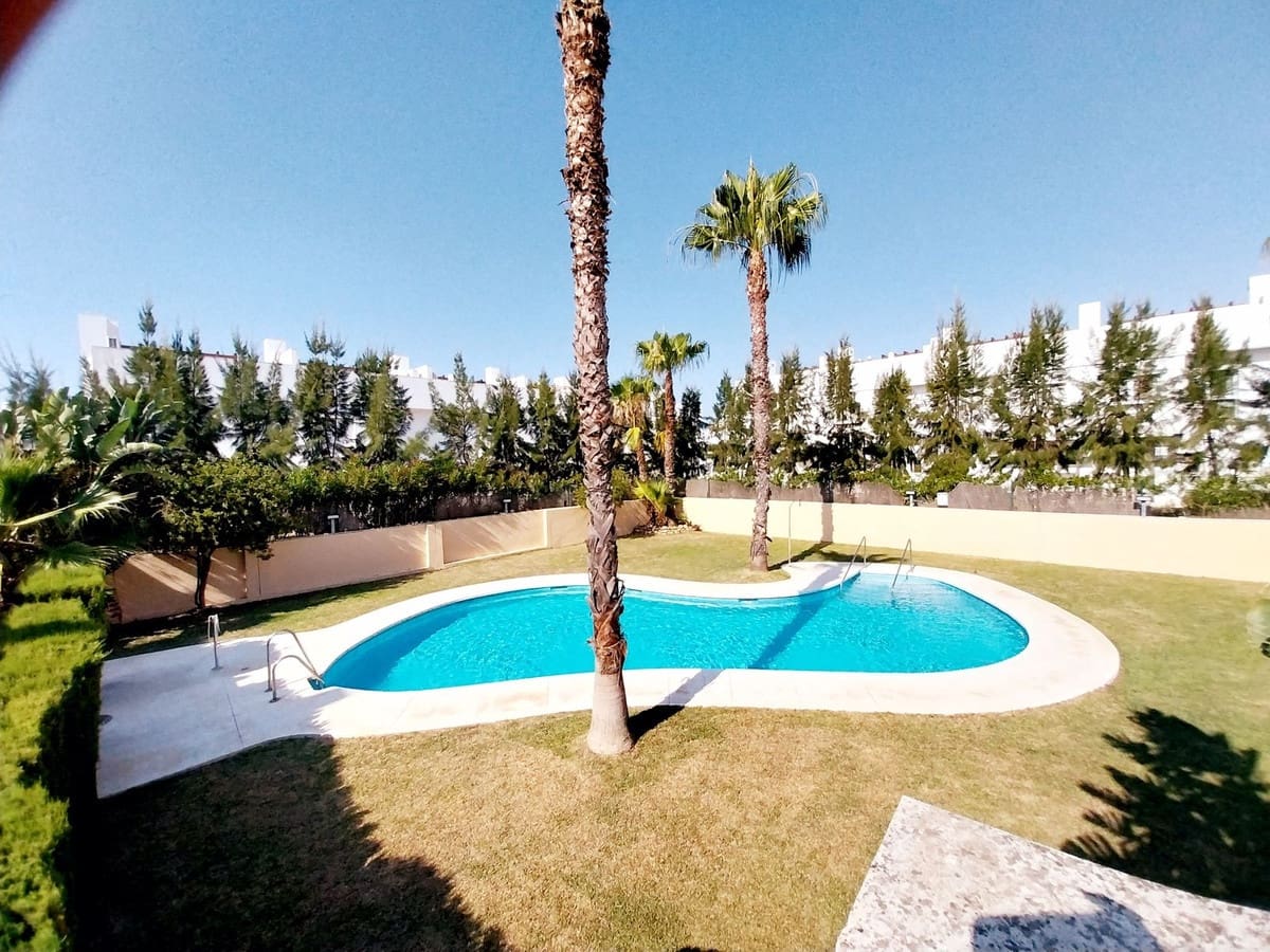 4 soveværelse Byhus til salg i Calahonda med swimmingpool garage - € 669.000 (Ref: 9976192)