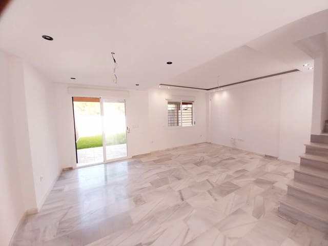 4 chambre Maison de Ville à vendre à Calahonda, Mijas avec piscine garage - 669 000 € (Ref: 9976192)