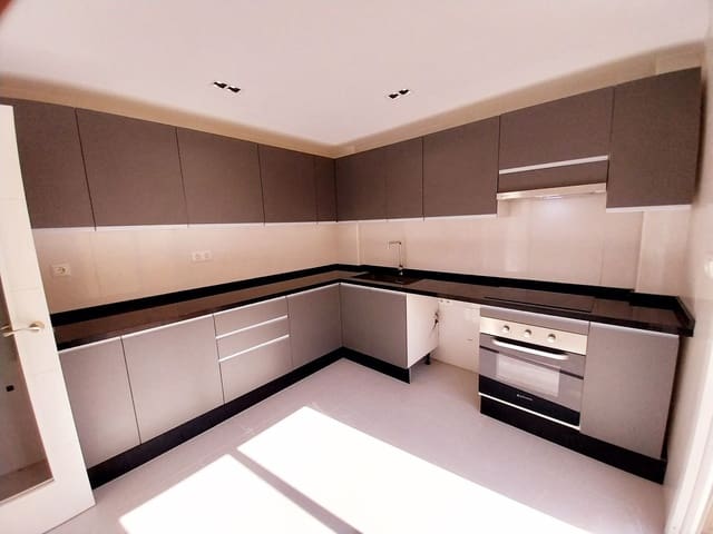 4 chambre Maison de Ville à vendre à Calahonda, Mijas avec piscine garage - 669 000 € (Ref: 9976192)