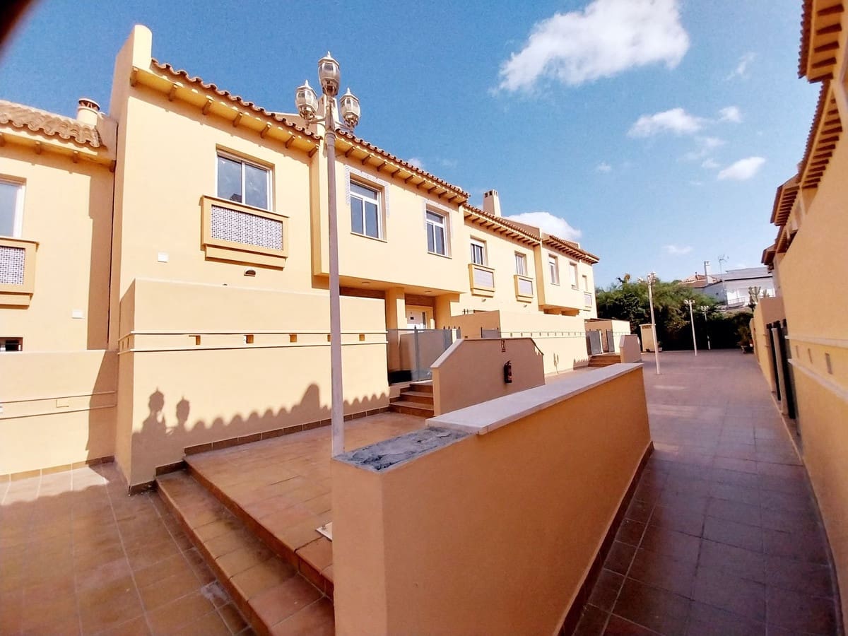 4 soveværelse Byhus til salg i Calahonda med swimmingpool garage - € 669.000 (Ref: 9976192)