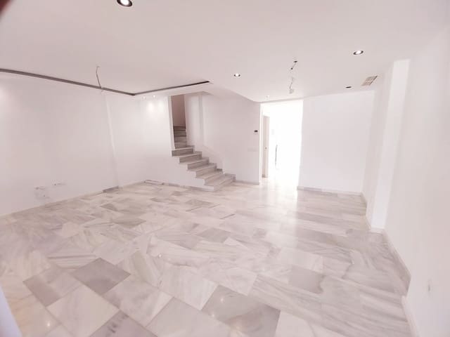 4 chambre Maison de Ville à vendre à Calahonda, Mijas avec piscine garage - 669 000 € (Ref: 9976192)