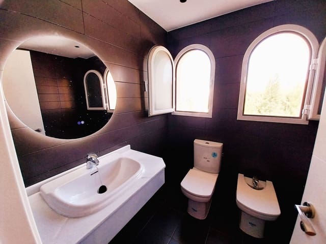 4 chambre Maison de Ville à vendre à Calahonda, Mijas avec piscine garage - 669 000 € (Ref: 9976192)