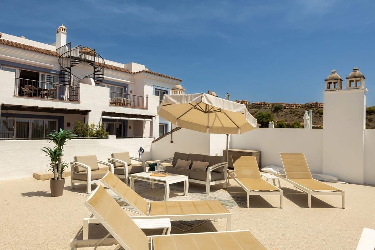 2 sovrum Lägenhet till salu i Benahavis med pool - 679 000 € (Ref: 9976193)
