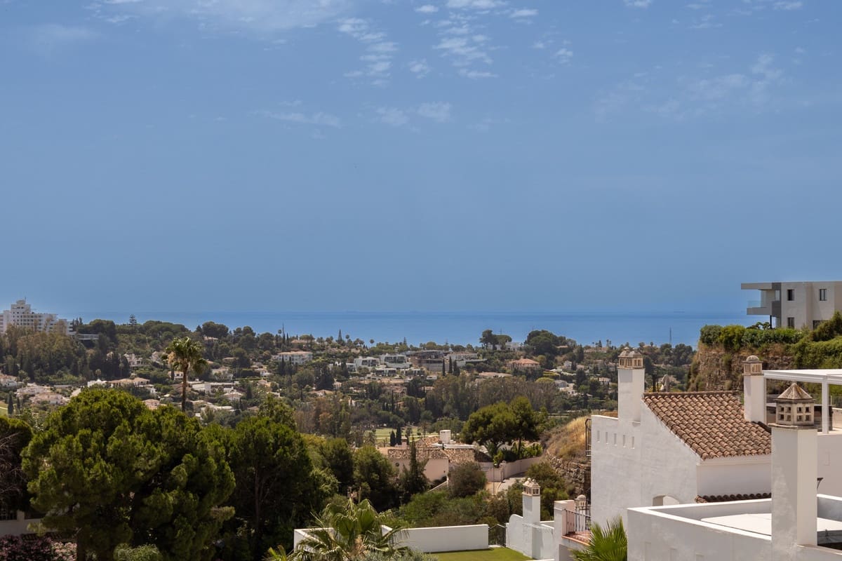 2 sovrum Lägenhet till salu i Benahavis med pool - 679 000 € (Ref: 9976193)