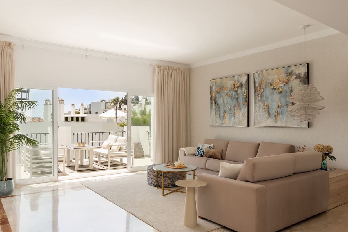 2 sovrum Lägenhet till salu i Benahavis med pool - 679 000 € (Ref: 9976193)