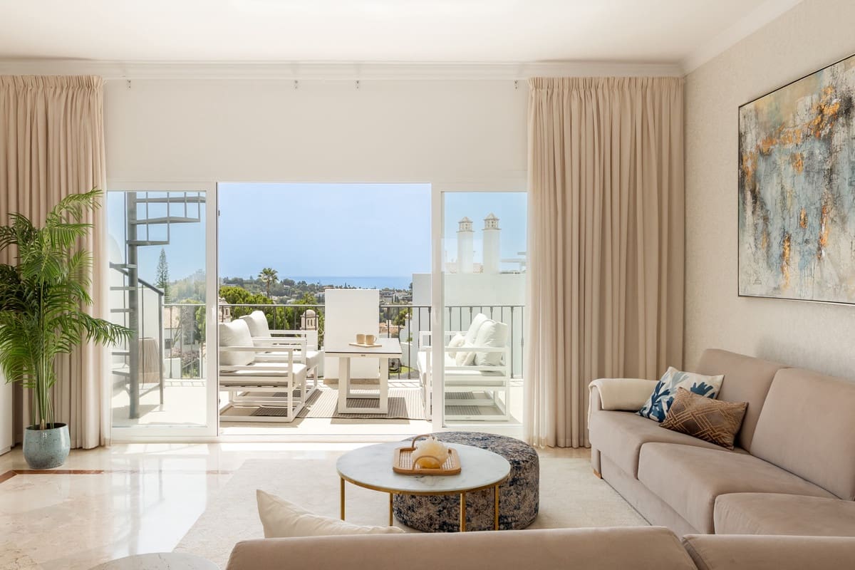 2 sovrum Lägenhet till salu i Benahavis med pool - 679 000 € (Ref: 9976193)
