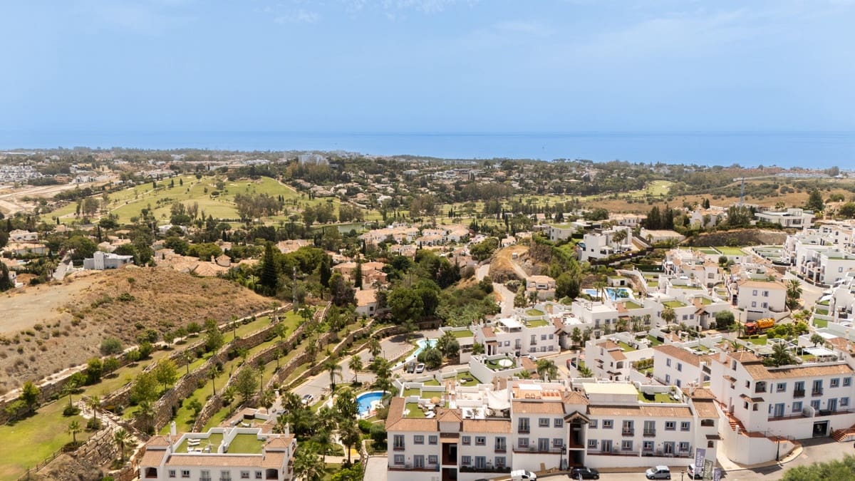 2 sovrum Lägenhet till salu i Benahavis med pool - 679 000 € (Ref: 9976193)
